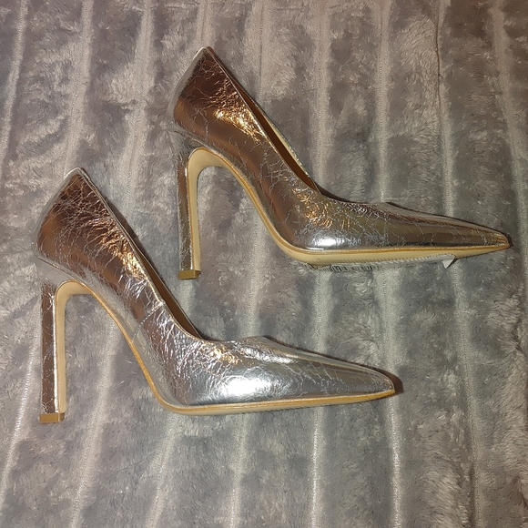 Michael Kors Silver Heels with Pointed Toe and Metallic Finish, Size 5M No Box - Picture 4 of 7